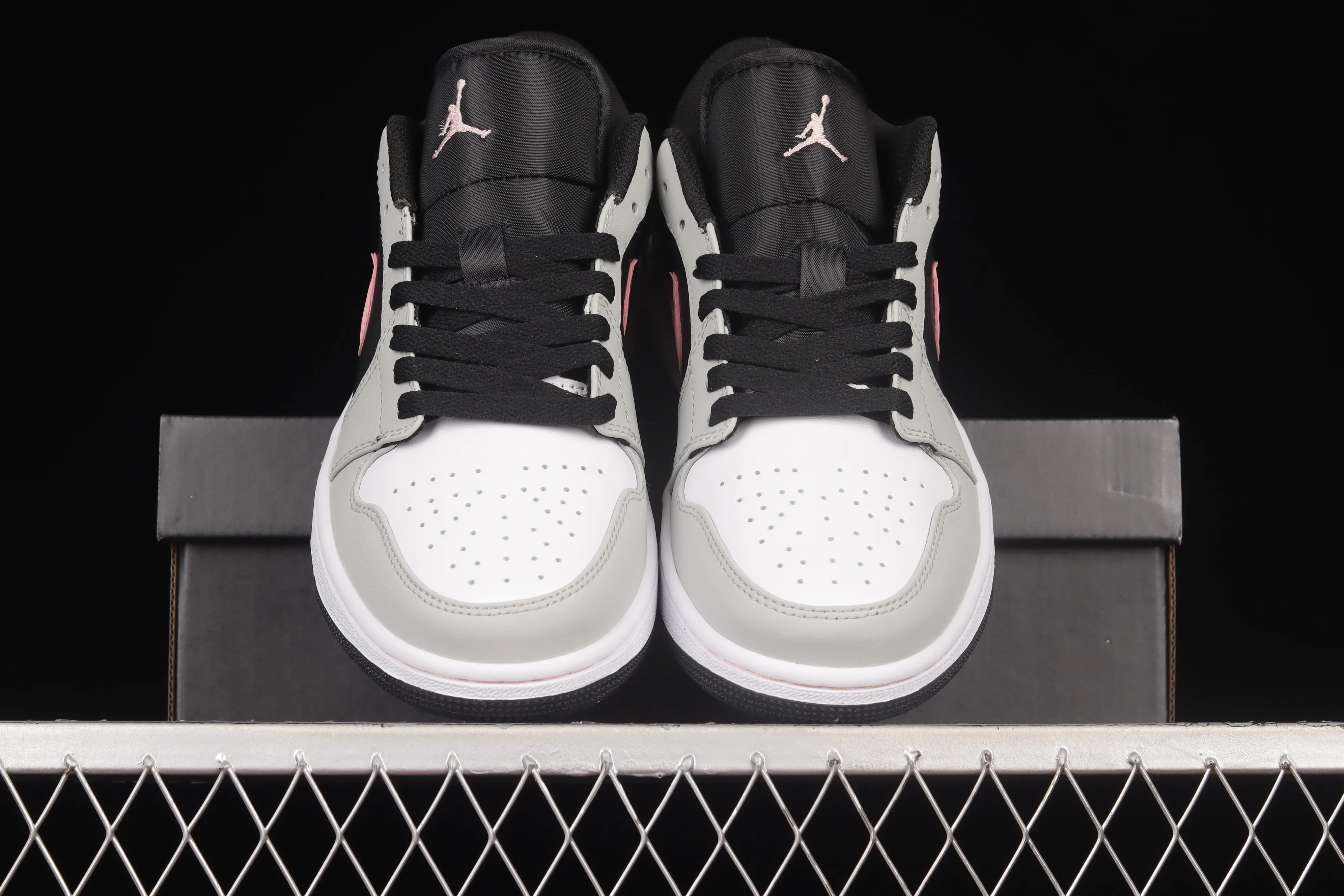 All Categories Air Jordan Jordan Series Basketball Shoes Air Jordan 1 Low Air Jordan 1 Low AJ1 Joe 1 White Black Pink Sports Culture Basketball Shoes 553558-062